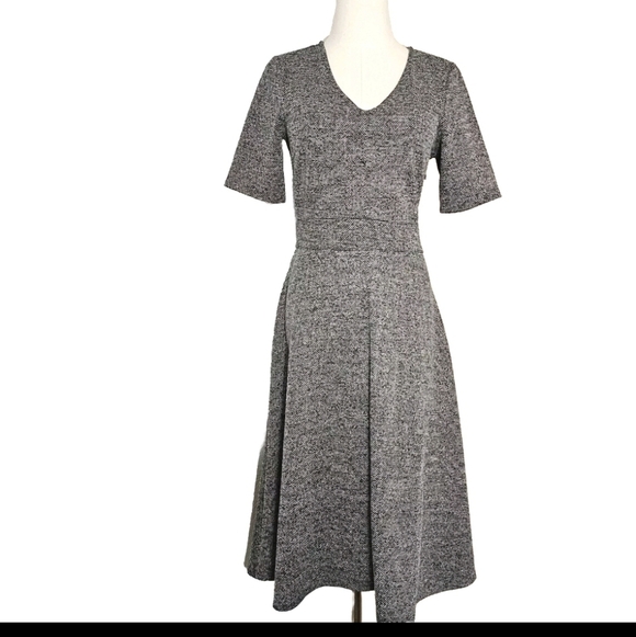 H&M Medium Black V-Neck Fit & Flare Casual Office Career Simple Minimal Dress - Picture 1 of 13